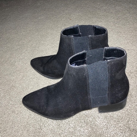 Black Pointed Booties - Picture 4 of 5